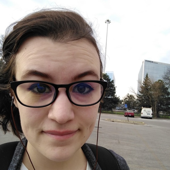 Meet your Posher, Carly - Picture 1 of 1